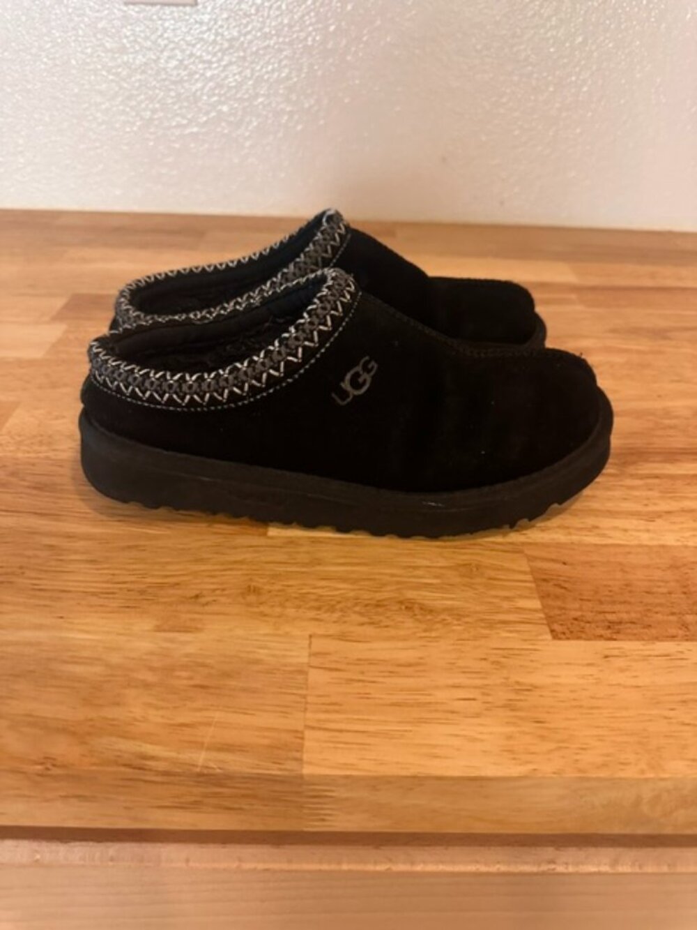 UGG Tasman Black Suede Sheepskin Braided Trim Classic Slippers Slides Womens 6